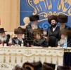 כ"ק אדמו"ר מסאדיגורא שליט"א באטייליגט זיך ביי א חתונה אין בית שמש לנכד כ"ק אדמו"ר מדזירקא שליט"א 