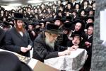 כ"ו אב ביי כ"ק אדמו"ר מסאטמאר שליט"א. תפילת שחרית אין היכל המתיבתא סניף דברי יואל. און דערנאך ביים מסיבת לחיים פארן ארויף גיין צום ציון הק'. און דערנאך ביים פוקד זיין די ציון הק'.