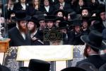 כ"ו אב ביי כ"ק אדמו"ר מסאטמאר שליט"א. תפילת שחרית אין היכל המתיבתא סניף דברי יואל. און דערנאך ביים מסיבת לחיים פארן ארויף גיין צום ציון הק'. און דערנאך ביים פוקד זיין די ציון הק'.