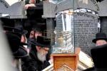 כ"ו אב ביי כ"ק אדמו"ר מסאטמאר שליט"א. תפילת שחרית אין היכל המתיבתא סניף דברי יואל. און דערנאך ביים מסיבת לחיים פארן ארויף גיין צום ציון הק'. און דערנאך ביים פוקד זיין די ציון הק'.