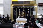 כ"ו אב ביי כ"ק אדמו"ר מסאטמאר שליט"א. תפילת שחרית אין היכל המתיבתא סניף דברי יואל. און דערנאך ביים מסיבת לחיים פארן ארויף גיין צום ציון הק'. און דערנאך ביים פוקד זיין די ציון הק'.