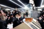 כ"ו אב ביי כ"ק אדמו"ר מסאטמאר שליט"א. תפילת שחרית אין היכל המתיבתא סניף דברי יואל. און דערנאך ביים מסיבת לחיים פארן ארויף גיין צום ציון הק'. און דערנאך ביים פוקד זיין די ציון הק'.