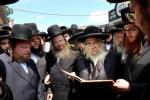 כ"ו אב ביי כ"ק אדמו"ר מסאטמאר שליט"א. תפילת שחרית אין היכל המתיבתא סניף דברי יואל. און דערנאך ביים מסיבת לחיים פארן ארויף גיין צום ציון הק'. און דערנאך ביים פוקד זיין די ציון הק'.