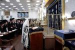 כ"ו אב ביי כ"ק אדמו"ר מסאטמאר שליט"א. תפילת שחרית אין היכל המתיבתא סניף דברי יואל. און דערנאך ביים מסיבת לחיים פארן ארויף גיין צום ציון הק'. און דערנאך ביים פוקד זיין די ציון הק'.