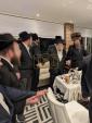 כ"ק אדמו"ר מסאדיגורא שליט"א ביים יארצייט סעודה פון טאטן ז"ל 