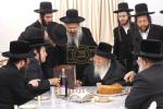 הנגיד רבי יואל לאנדא האט איבערגעגעבן א סעט דברי יואל פאר כ"ק אדמו"ר מגור שליט"א 