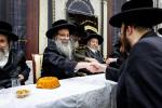 פולע גאלעריע: שמחת התנאים לבן הגה"צ רבי שלום טייטלבוים שליט"א חתן הגה"צ ראש ישיבת סאטמאר בני ברק שליט"א מיט די טאכטער פון הגה"צ רבי שלמה רובין שליט"א אבד"ק ציעשנוב קרית יואל פארגעקומען אין קרית יואל