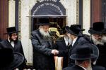 פולע גאלעריע: שמחת התנאים לבן הגה"צ רבי שלום טייטלבוים שליט"א חתן הגה"צ ראש ישיבת סאטמאר בני ברק שליט"א מיט די טאכטער פון הגה"צ רבי שלמה רובין שליט"א אבד"ק ציעשנוב קרית יואל פארגעקומען אין קרית יואל