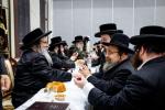 פולע גאלעריע: שמחת התנאים לבן הגה"צ רבי שלום טייטלבוים שליט"א חתן הגה"צ ראש ישיבת סאטמאר בני ברק שליט"א מיט די טאכטער פון הגה"צ רבי שלמה רובין שליט"א אבד"ק ציעשנוב קרית יואל פארגעקומען אין קרית יואל
