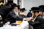 פולע גאלעריע: שמחת התנאים לבן הגה"צ רבי שלום טייטלבוים שליט"א חתן הגה"צ ראש ישיבת סאטמאר בני ברק שליט"א מיט די טאכטער פון הגה"צ רבי שלמה רובין שליט"א אבד"ק ציעשנוב קרית יואל פארגעקומען אין קרית יואל