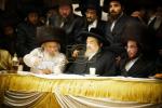הרה"ק ר' יעקב מאיר שעכטער שליט"א ביי די שמחת החתונה פון אן אייניקל ביי כ"ק אדמו"ר מפינסק קארלין שליט"א.
