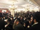 כ"ק אדמו"ר מתורת חכם שליט"א ביים שולחן הטהור אינעם היכל ביהמ"ד "בית נפתלי".