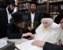Main image for כבוד התורה: באזוך פון ר"י לעיקוואוד הגר"מ קוטלר ביי מרן גאב"ד ירושלים שליט"א