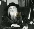 היסטארישע בילדער שווימען ארויף שטייענדיג אינעם יארצייט פונעם רבן של כל בני הגולה, כאפט 'א בליק' פאר איר גייט ארויף צום ציון הייט