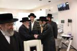 הערליכע מעמד חתימת שטרות בבית הרבני הנגיד מו"ה אברהם ווידער שליט"א