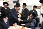 הערליכע מעמד חתימת שטרות בבית הרבני הנגיד מו"ה אברהם ווידער שליט"א