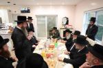 הערליכע מעמד חתימת שטרות בבית הרבני הנגיד מו"ה אברהם ווידער שליט"א