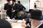 הערליכע מעמד חתימת שטרות בבית הרבני הנגיד מו"ה אברהם ווידער שליט"א
