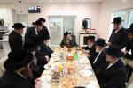 הערליכע מעמד חתימת שטרות בבית הרבני הנגיד מו"ה אברהם ווידער שליט"א