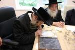 הערליכע מעמד חתימת שטרות בבית הרבני הנגיד מו"ה אברהם ווידער שליט"א