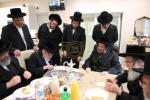 הערליכע מעמד חתימת שטרות בבית הרבני הנגיד מו"ה אברהם ווידער שליט"א