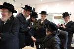 הערליכע מעמד חתימת שטרות בבית הרבני הנגיד מו"ה אברהם ווידער שליט"א