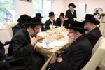 הערליכע מעמד חתימת שטרות בבית הרבני הנגיד מו"ה אברהם ווידער שליט"א