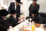 הערליכע מעמד חתימת שטרות בבית הרבני הנגיד מו"ה אברהם ווידער שליט"א