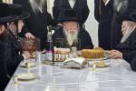 פולע באריכט און בילדער: היסטארישע באזוך פון הנגיד ר' יואל לאנדא ביים גערער רבי'ן שליט"א: ווי ער האט איבערגעגבן א מיליאן דאלאר פארן עולם התורה און א סעט 'דברי יואל'.