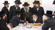 פולע באריכט און בילדער: היסטארישע באזוך פון הנגיד ר' יואל לאנדא ביים גערער רבי'ן שליט"א: ווי ער האט איבערגעגבן א מיליאן דאלאר פארן עולם התורה און א סעט 'דברי יואל'.