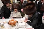 מעמד חתימת שטרות נעכטן מוצש"ק בראשות כ"ק אדמו"ר מסאטמאר שליט"א אין שטוב פון הרה"ח ר' שלום יצחק וויינבערגער הי"ו לטובת די בנין החדש פון ישיבה סניף קנין תורה ד'סאטמאר 