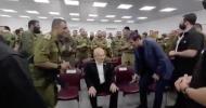 זעט: צה"ל סאלדאטן הייבן אן זינגען א הארציגע ליד לכבוד נתניהו.