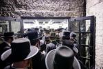 האדמו"ר מבאבוב - 45 ביים מתתפלל זיין ביים ציון פון הרה"ק מסאטמאר זי"ע לרגל ההילולא.