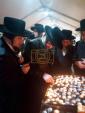 פארשידענע קרישקעלעך נעכטן כ"ו אב ביים ציון פון הרה"ק מסאטמאר זי"ע און קרית יואל.