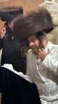 ערשטע בילדער און ווידעאס פון כ"ק אדמו"ר מקרעטשניף כפר עטה שליט"א ביים ציון פון אביו כ''ק אדמו''ר מקרעטשניף סיגעט זצ"ל.