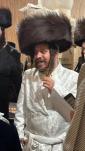 ערשטע בילדער און ווידעאס פון כ"ק אדמו"ר מקרעטשניף כפר עטה שליט"א ביים ציון פון אביו כ''ק אדמו''ר מקרעטשניף סיגעט זצ"ל.