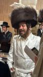 ערשטע בילדער און ווידעאס פון כ"ק אדמו"ר מקרעטשניף כפר עטה שליט"א ביים ציון פון אביו כ''ק אדמו''ר מקרעטשניף סיגעט זצ"ל.