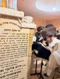 ערשטע בילדער און פון כ"ק אדמו"ר מקרעטשניף כפר עטה שליט"א ביים ציון פון אביב הרה"ק מקרעטשניף סיגעט זצ"ל.