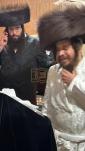 ערשטע בילדער און ווידעאס פון כ"ק אדמו"ר מקרעטשניף כפר עטה שליט"א ביים ציון פון אביו כ''ק אדמו''ר מקרעטשניף סיגעט זצ"ל.
