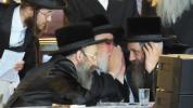 כ"ק אדמו"ר מפיטסבורג שליט"א, הרה"צ רבי יצחק משה ערלאנגער שליט"א, און הרה"צ רבי יהודה דייטש שליט"א, ווערט אויפגעמערקט אין א פריוואטע שמועס ביים כינוס אתכנשו נעכטן אין מירון.
