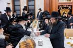 יארצייט פון הרה"ק מספינקא זצ"ל ביי בנו כ"ק אדמו"ר מקראלי שליט"א.
