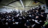 יארצייט פון הרה"ק מספינקא זצ"ל ביי בנו כ"ק אדמו"ר מקראלי שליט"א.