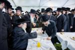 יארצייט פון הרה"ק מספינקא זצ"ל ביי בנו כ"ק אדמו"ר מקראלי שליט"א.