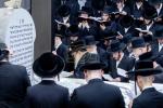 יארצייט פון הרה"ק מספינקא זצ"ל ביי בנו כ"ק אדמו"ר מקראלי שליט"א.