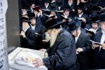 יארצייט פון הרה"ק מספינקא זצ"ל ביי בנו כ"ק אדמו"ר מקראלי שליט"א.