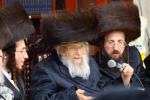 א שיינע שבע ברכות איז פארגעקומען  אין חצה"ק סטראפקוב ויי עס האט זיך באטייליגט כ"ק אדמו'ר מפינסק קארלין שליט'א.