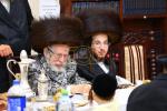 א שיינע שבע ברכות איז פארגעקומען  אין חצה"ק סטראפקוב ויי עס האט זיך באטייליגט כ"ק אדמו'ר מפינסק קארלין שליט'א.