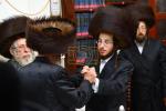 א שיינע שבע ברכות איז פארגעקומען  אין חצה"ק סטראפקוב ויי עס האט זיך באטייליגט כ"ק אדמו'ר מפינסק קארלין שליט'א.