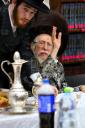 Main image for א שיינע שבע ברכות איז פארגעקומען  אין חצה"ק סטראפקוב ויי עס האט זיך באטייליגט כ"ק אדמו'ר מפינסק קארלין שליט'א.