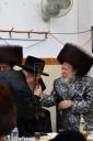 א שיינע שבע ברכות איז פארגעקומען  אין חצה"ק סטראפקוב ויי עס האט זיך באטייליגט כ"ק אדמו'ר מפינסק קארלין שליט'א.